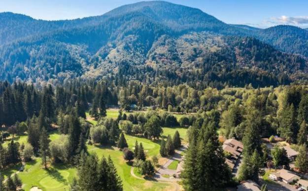 Whispering Woods Resort Welches Zewnętrze zdjęcie